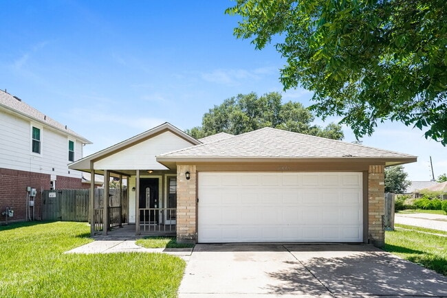 Building Photo - 6395 Crossway Dr