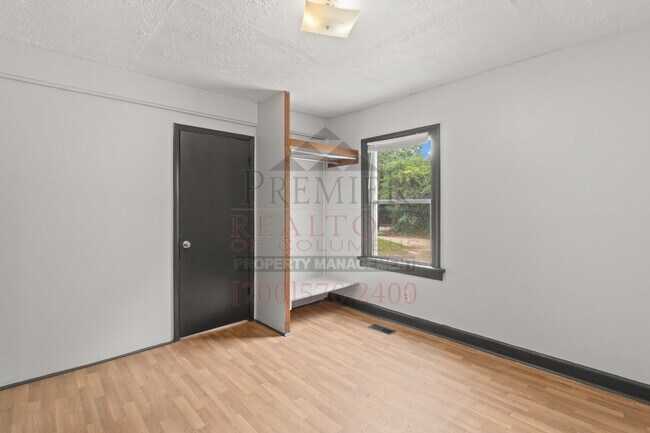 Building Photo - 1527 11th Ave