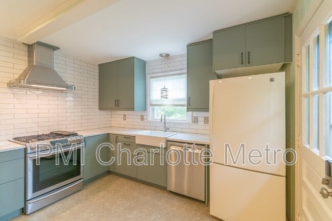 Building Photo - 1301 Pierson Dr