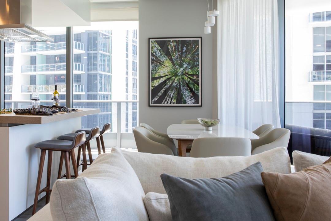 Building Photo - 1000 Brickell Plz