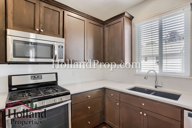Building Photo - Modern Townhome with Dual Primary Suites & 2-Car Garage in Prime Beaverton Location