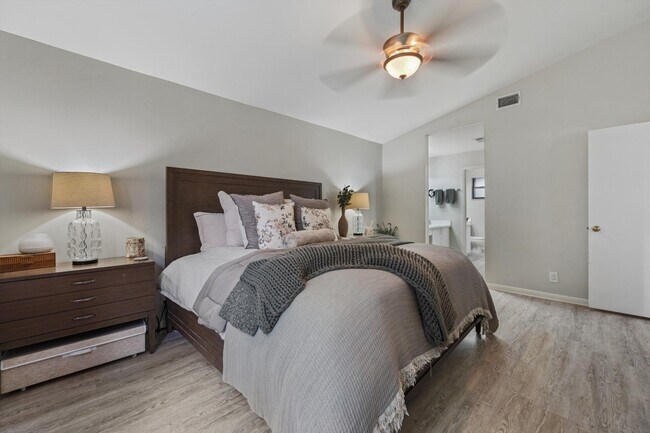 Building Photo - 2482 Bedford Mews Dr