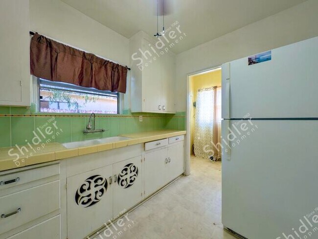 Building Photo - 2 Bedroom 1 Bath and 2 Massive Yard in North San Bernardino