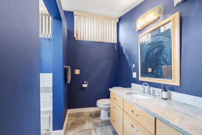 Building Photo - 5 Avondale Ave