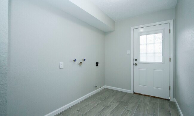 Building Photo - 25607 Pecan Valley Cir