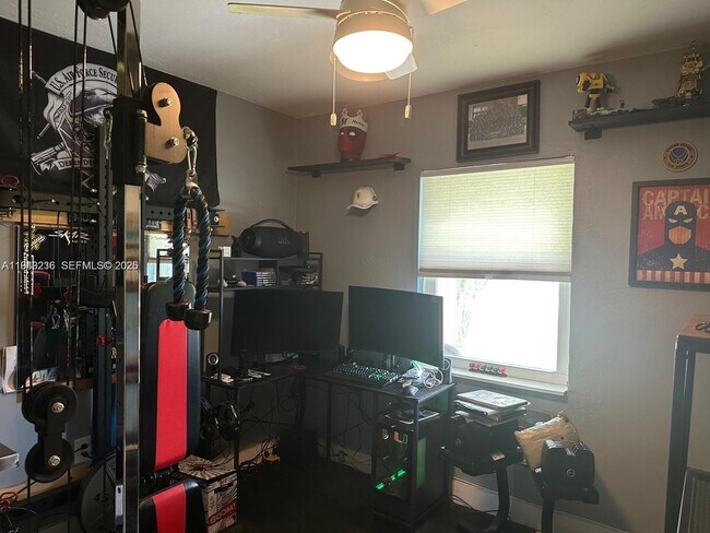 Building Photo - 651 E 38th St