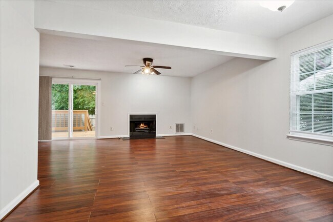 Spacious great room opens to the back deck & the fully fenced backyard - 1644 Skiffes Creek Cir
