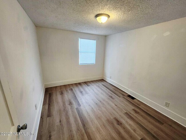 Building Photo - 2184 W 45th St
