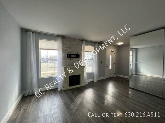 Building Photo - ***HIGHPOINT COMMUNITY / GORGEOUS UPDATED ...