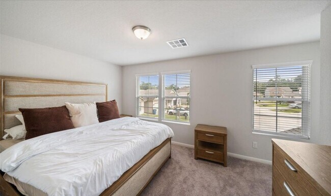 Building Photo - 2224 Cedar Vly Dr
