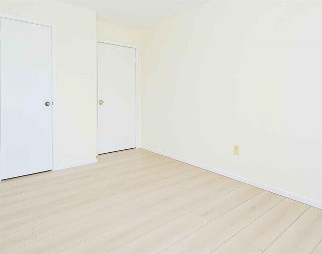 Building Photo - 10223 Gulfstream Ln