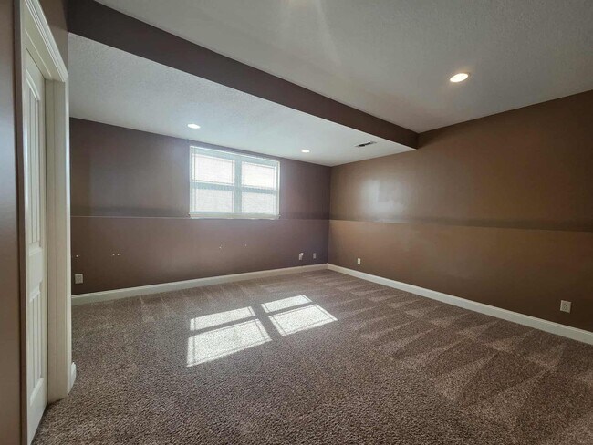 Building Photo - Spacious Home for Rent!