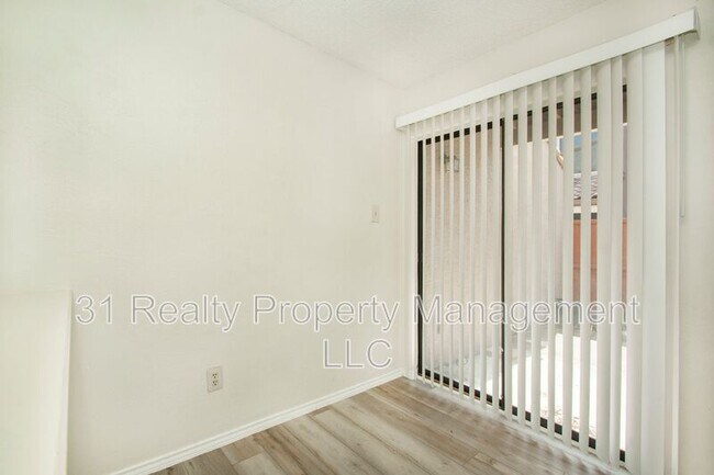 Building Photo - 4242 N Capistrano Dr
