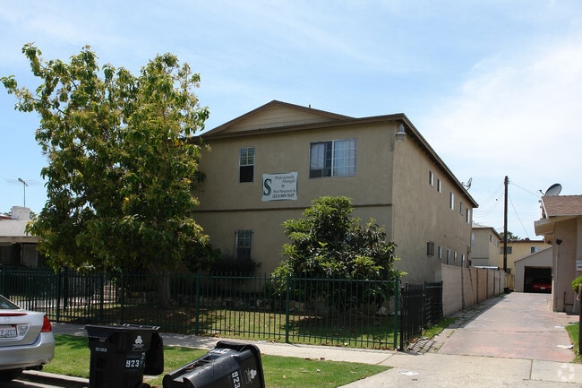 Building Photo - 917-919 N Ardmore Ave
