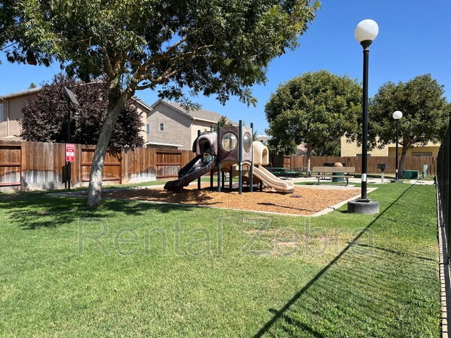 Building Photo - 440 Olive Way