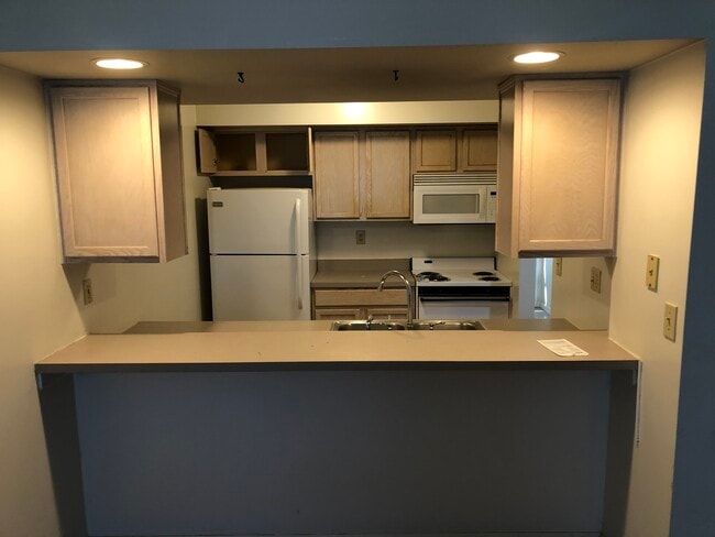 Building Photo - 2811 Horizon Dr