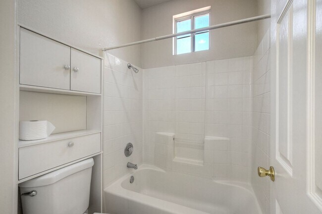 Building Photo - 4Bed/3bath in Rancho Del Oro~ Caspian