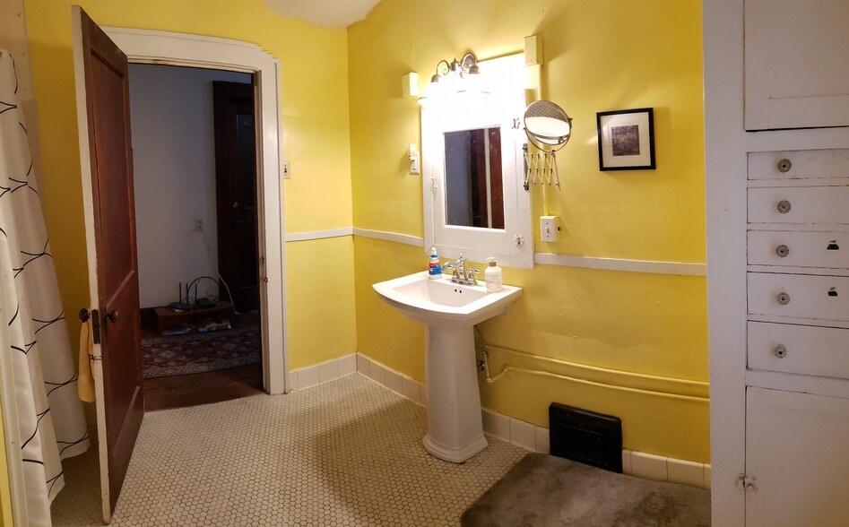 Bathroom - 613 E College St