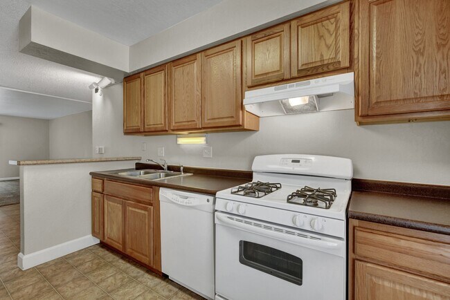 Building Photo - 3140 Van Teylingen Dr