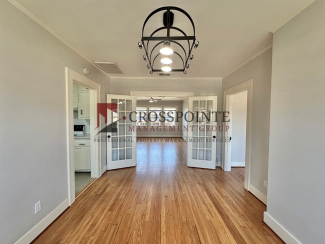 Building Photo - Charming Updated 2-Bedroom in Historic Quadplex Near Downtown Tyler!