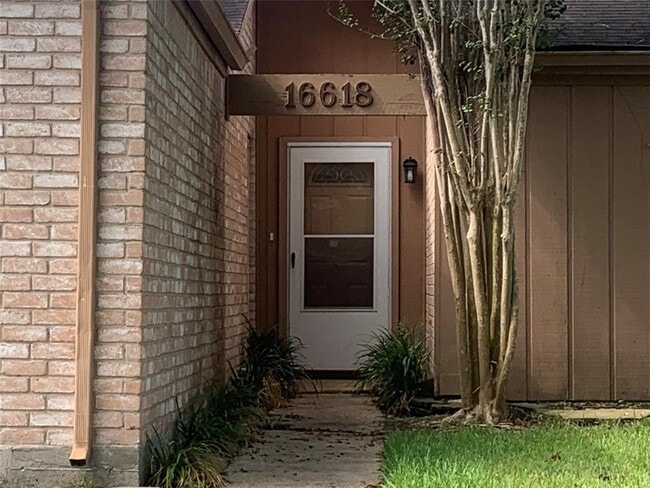 Building Photo - 16618 Oxnard Ln