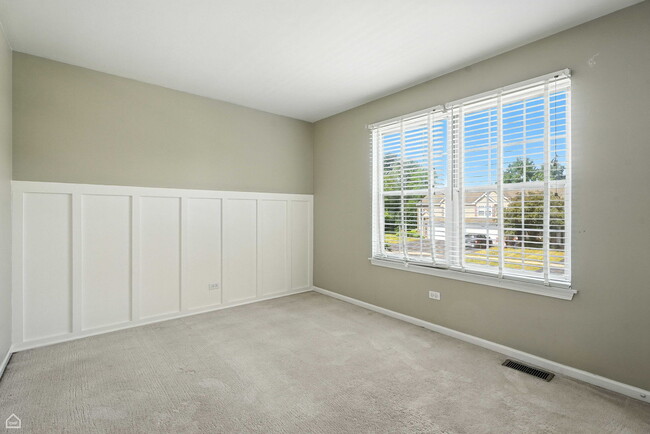 Building Photo - 691 Savannah Ln