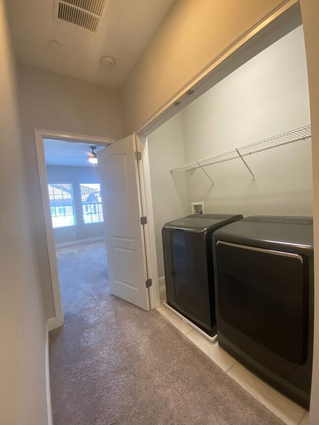 Building Photo - 2408 Lobelia Dr
