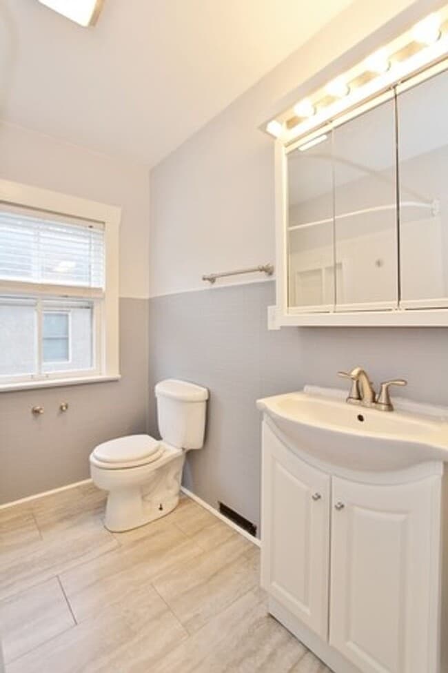 Building Photo - Updated 3 bedroom 1 bath home in downtown Morris