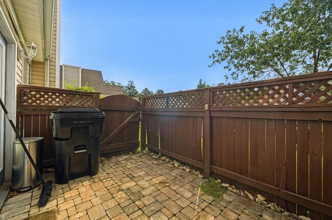 Building Photo - 901 Pine Mill Ct