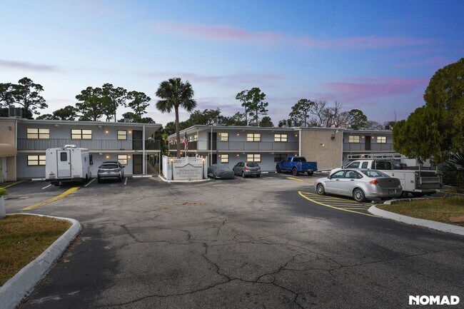 Building Photo - Charming 2BR Condo in Daytona Beach