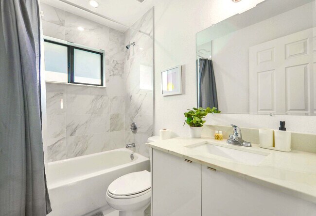 Building Photo - 2110 NW 66th St