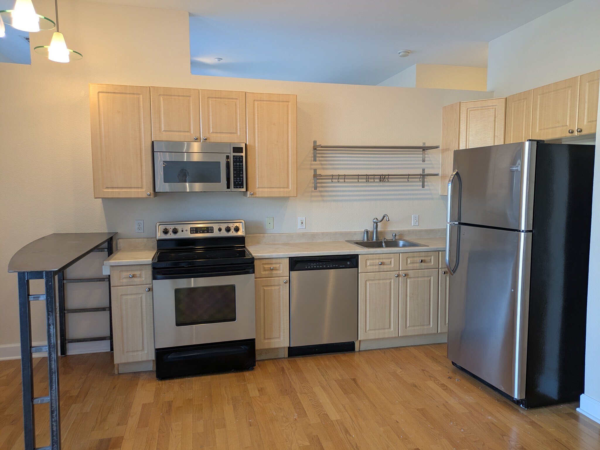 Building Photo - 5677 Park Pl