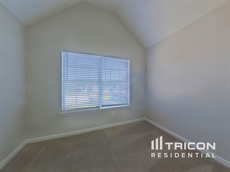 Building Photo - 1005 Ulster Ct