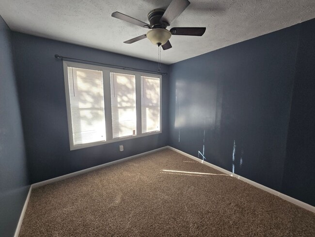 Building Photo - 1018-4 Brookhollow Dr - Stewarts Creek