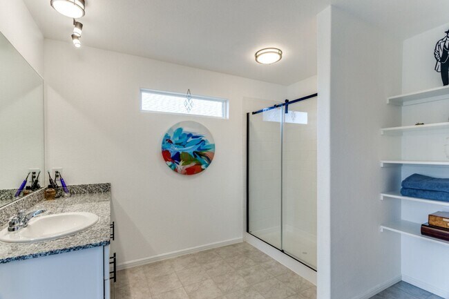 Building Photo - Contemporary in Cleburne!