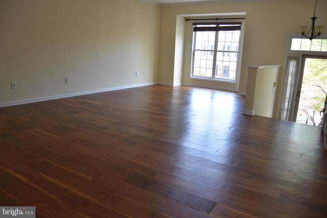 Building Photo - 44037 Kings Arms Square