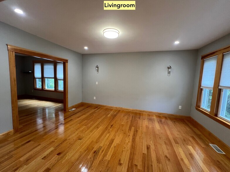 Building Photo - 152 Winchester St