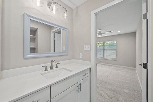 Building Photo - 6707 Columbia Dr
