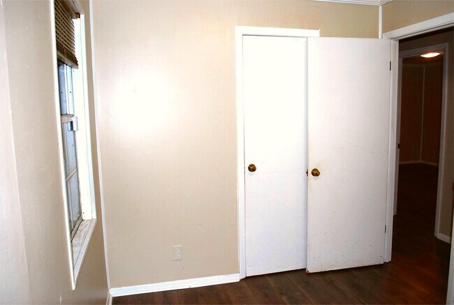 Building Photo - 3105 Pineview Dr SW