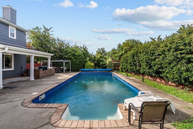 Building Photo - Luxury Family Living with a Resort-Style Backyard in Virginia Beach