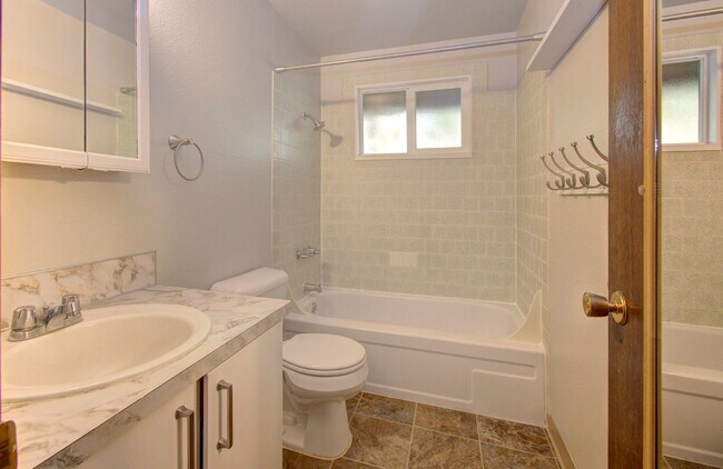 Building Photo - Elias / Boyd 701-03