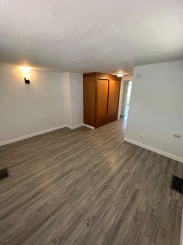 Building Photo - 4024 N Walnut St