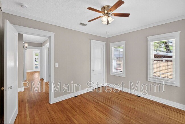 Building Photo - 829 N Hyer Ave