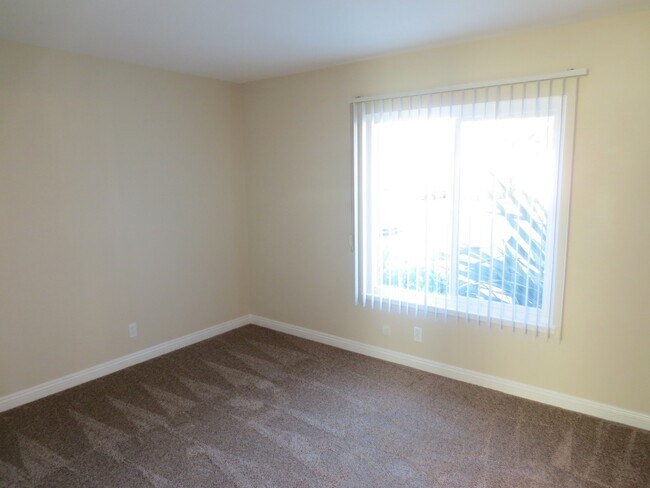 Building Photo - Updated Single Family Home with Over-sized...