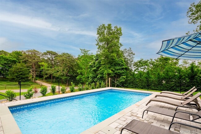 Building Photo - 15 S Beach Rd