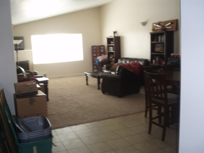 Building Photo - 4 Bedroom, 3 Bathroom Spacious Duplex
