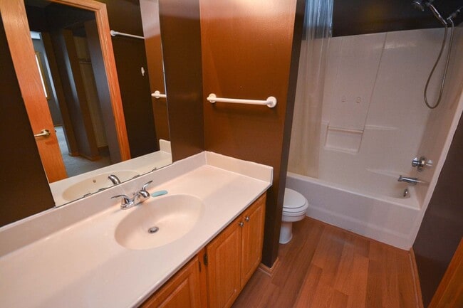 Building Photo - Hard to find end unit townhome with 2 car garage!