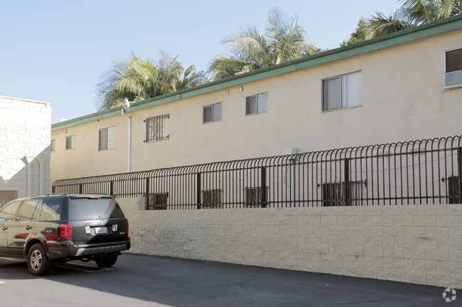 Building Photo - Capri Apartments