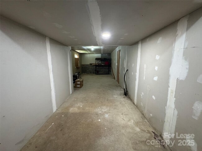 Building Photo - 7939 Holly Hill Rd