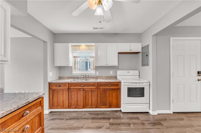 Building Photo - 15922 Eleanore Dr